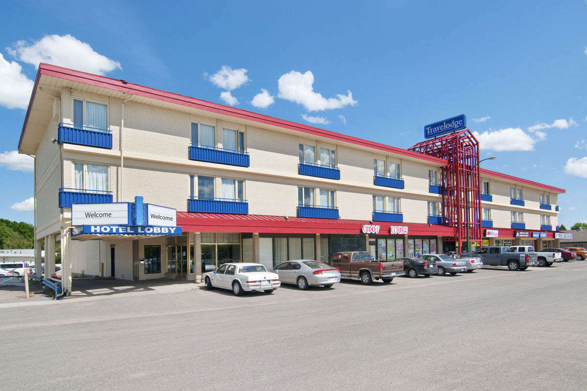 Travelodge By Wyndham Lethbridge Exterior photo